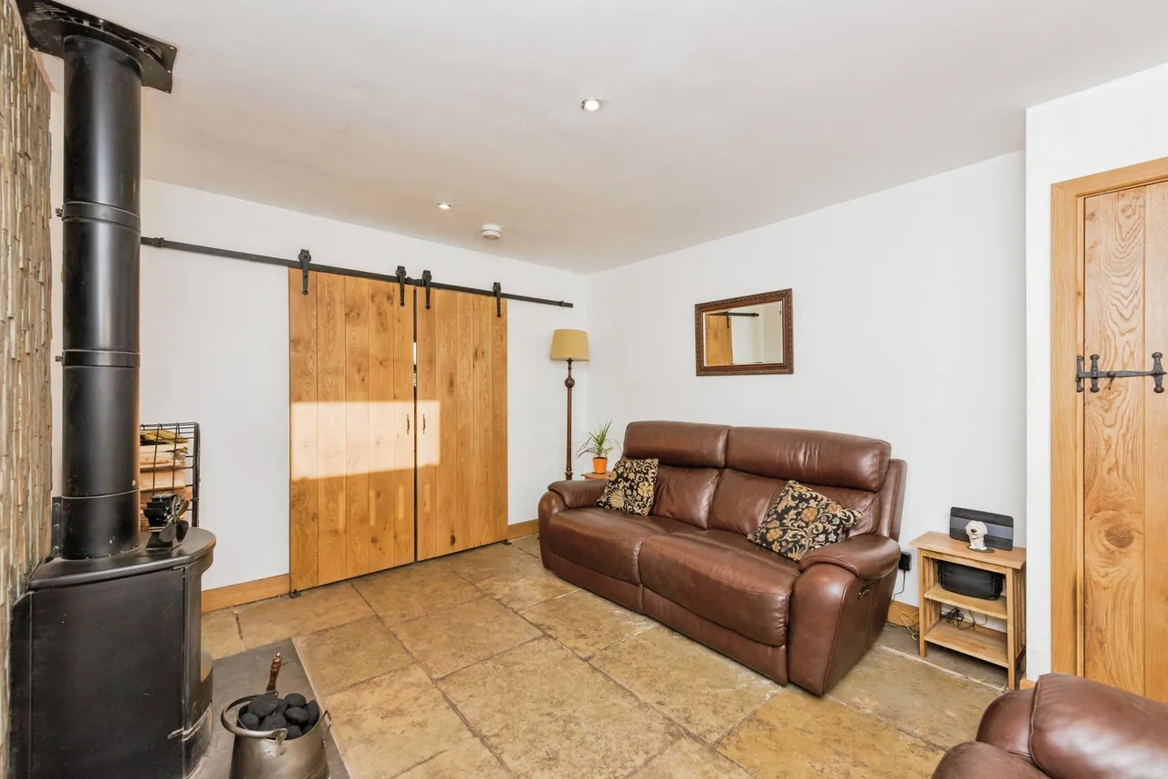 Hill Crest Farm Close, Warton, Tamworth, Warwickshire, B79, photo 9
