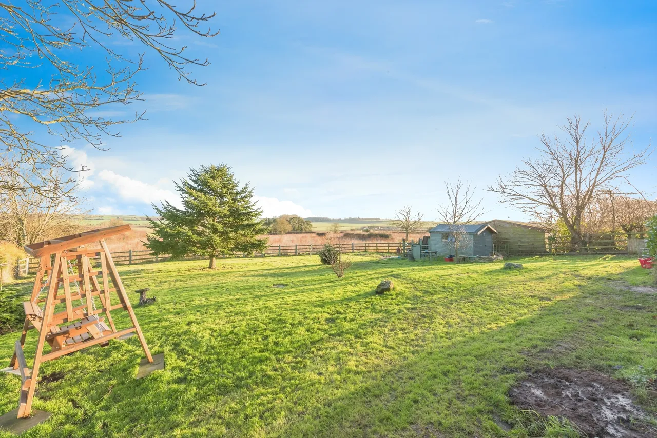 Hill Crest Farm Close, Warton, Tamworth, Warwickshire, B79, photo 4