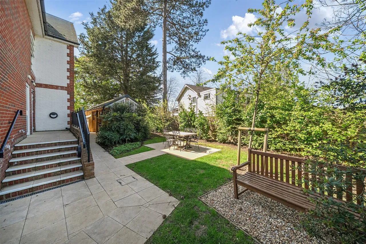 Thorpe Road, Staines-Upon-Thames, TW18, photo 11