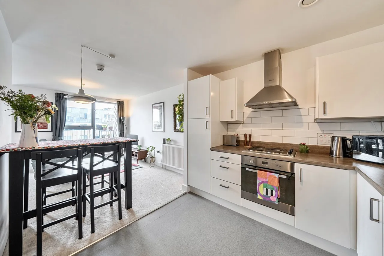 2 bed flat for sale — Camberwell Station Road, SE5