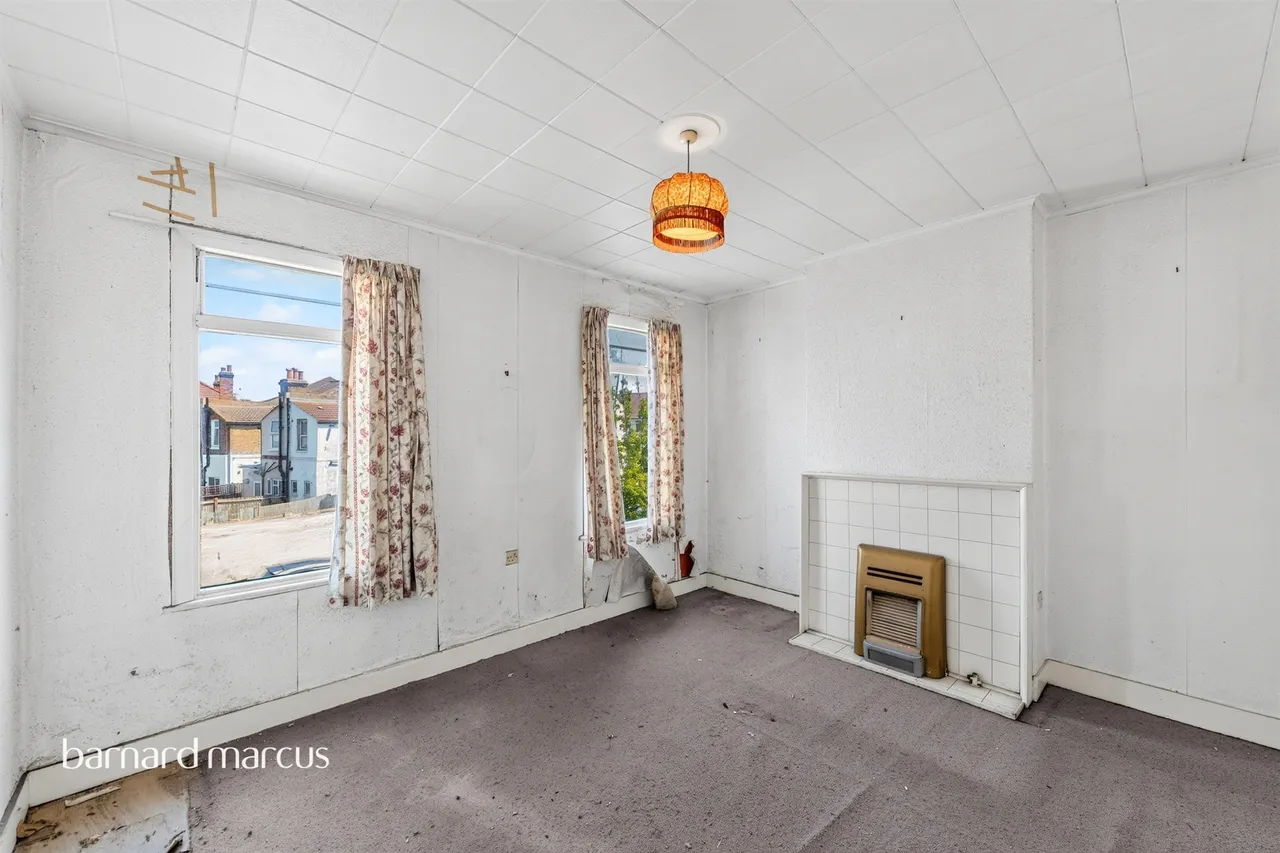 Feltham Road, Mitcham, CR4, photo 2