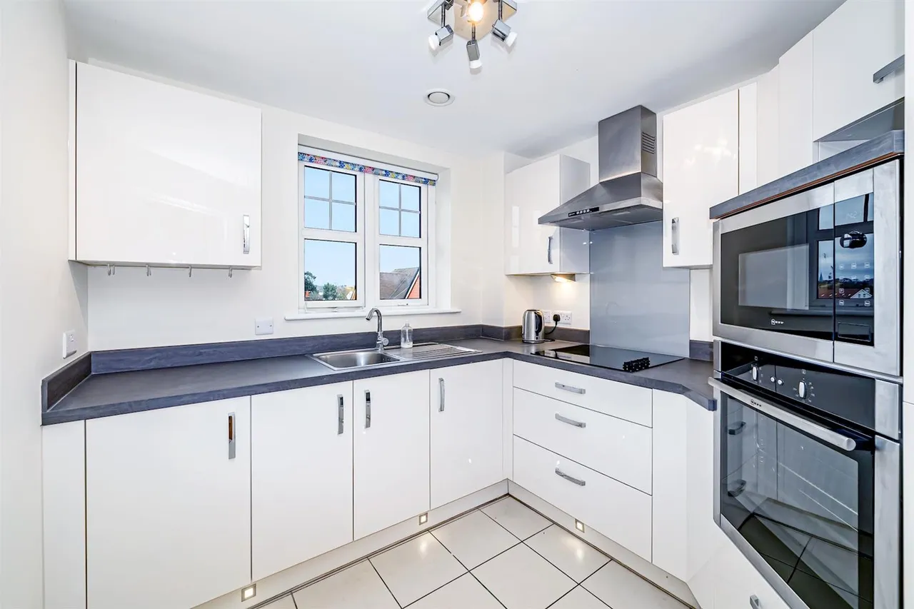 St. Lukes Road, Maidenhead, SL6, photo 2