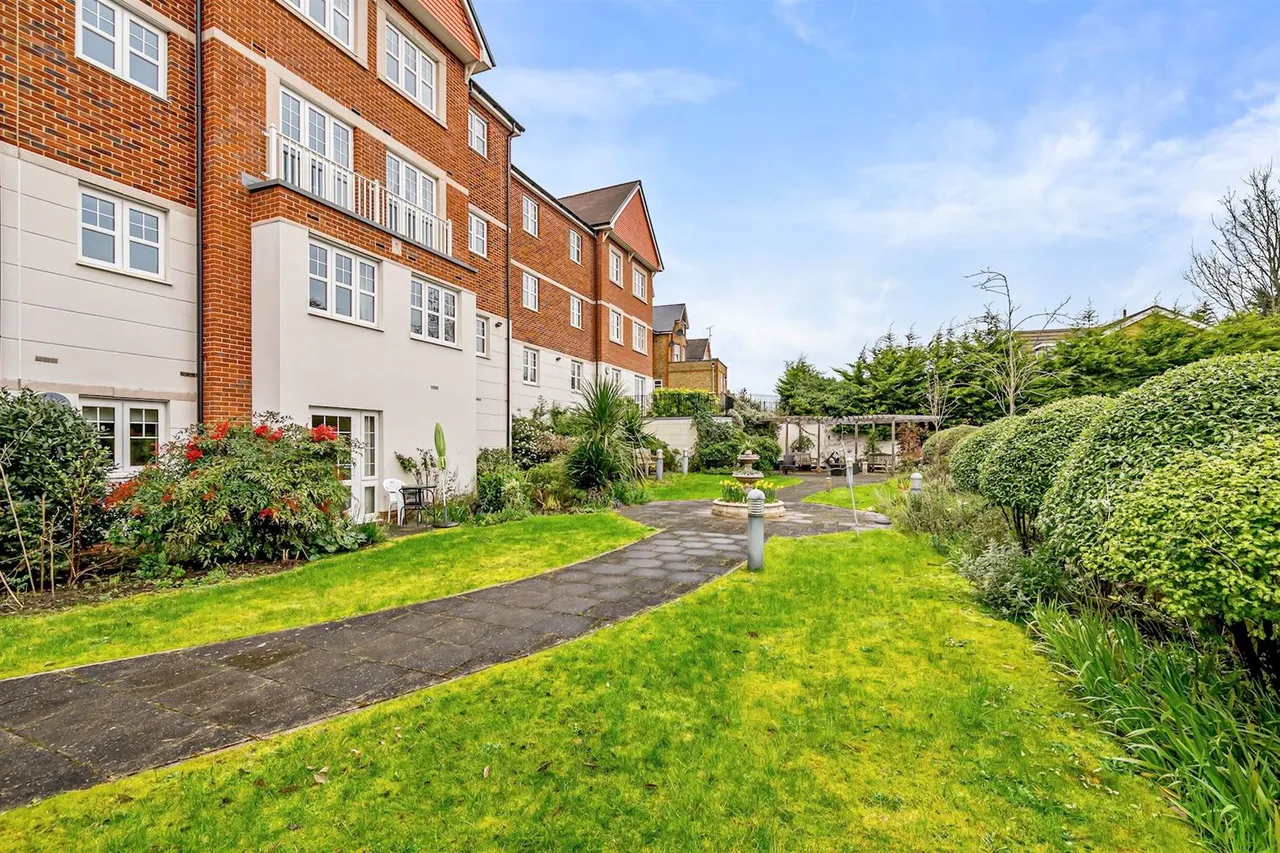 St. Lukes Road, Maidenhead, SL6, photo 10
