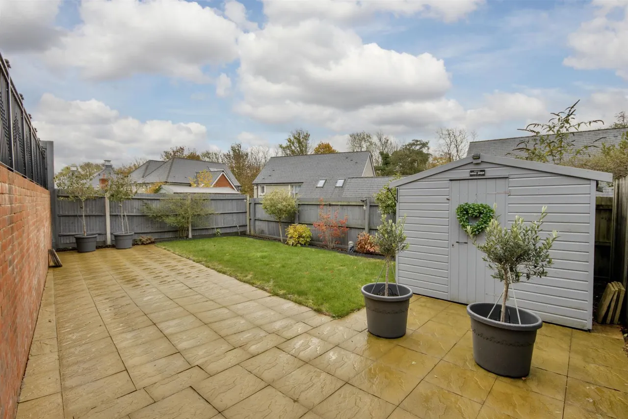 Burton Avenue, Leigh, photo 4