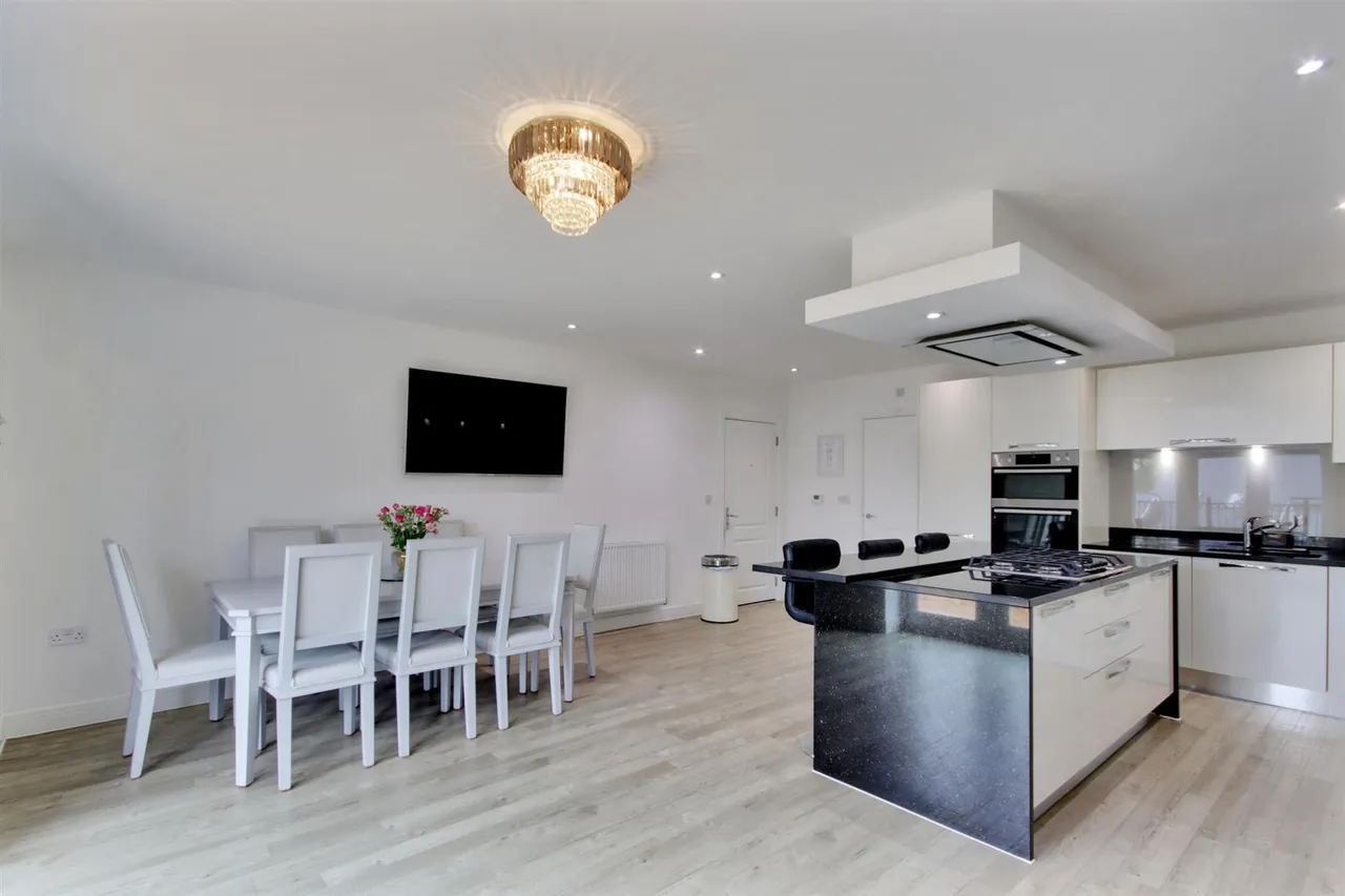Burton Avenue, Leigh, photo 9