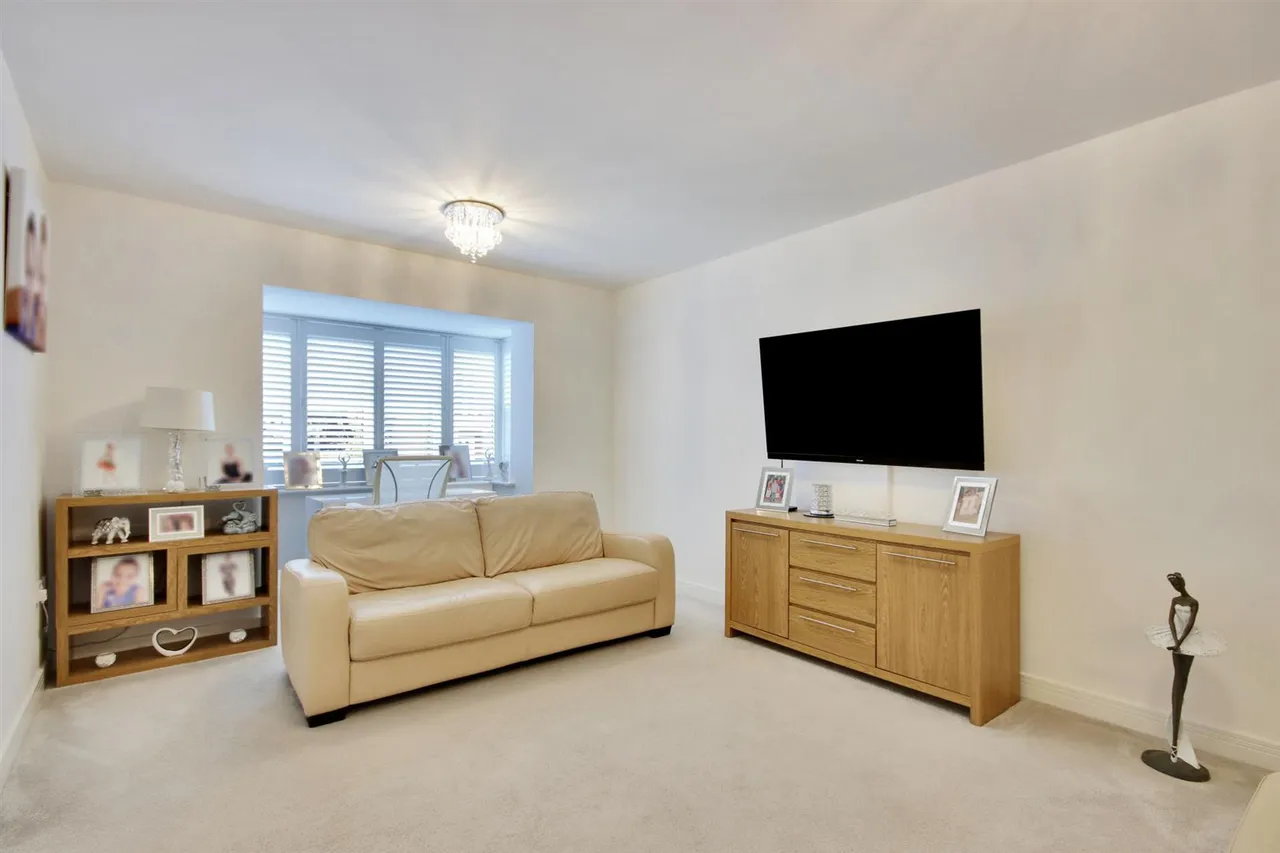Burton Avenue, Leigh, photo 5