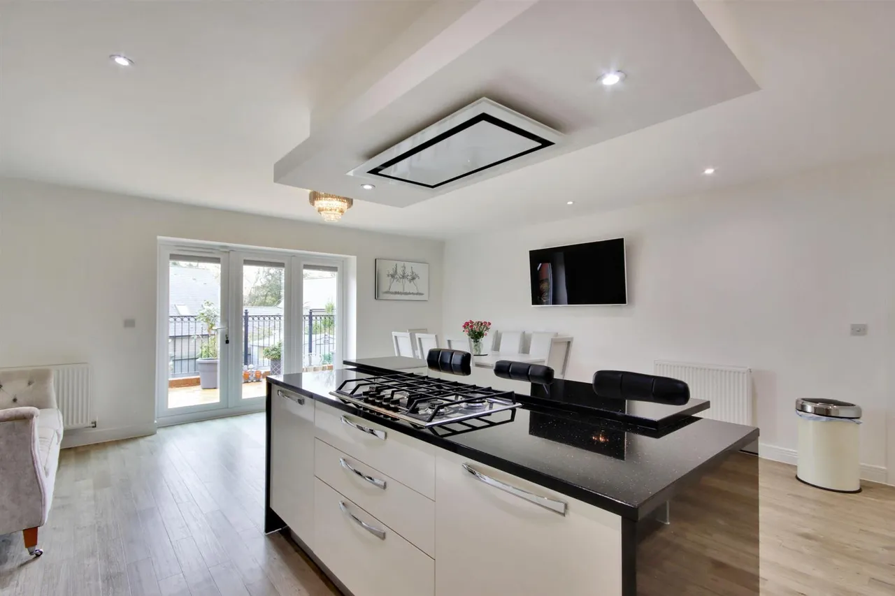 Burton Avenue, Leigh, photo 10