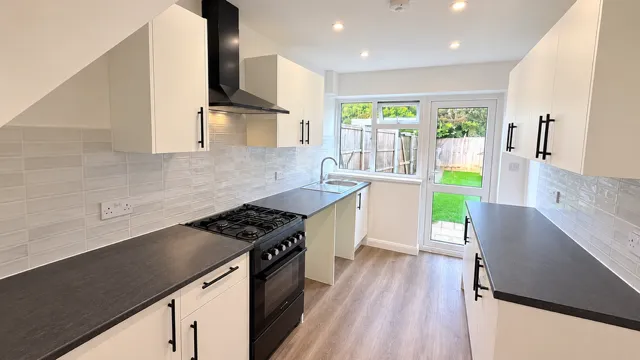 Hampshire Road, RM11, photo 4