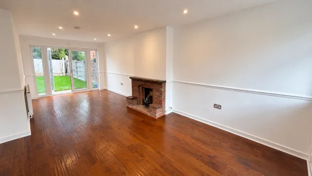 Hampshire Road, RM11, photo 2