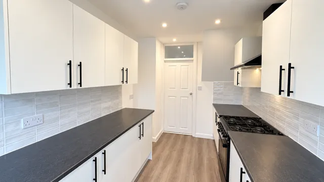 Hampshire Road, RM11, photo 5