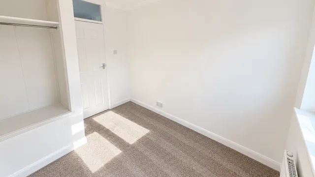 Hampshire Road, RM11, photo 12