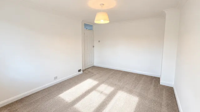 Hampshire Road, RM11, photo 8