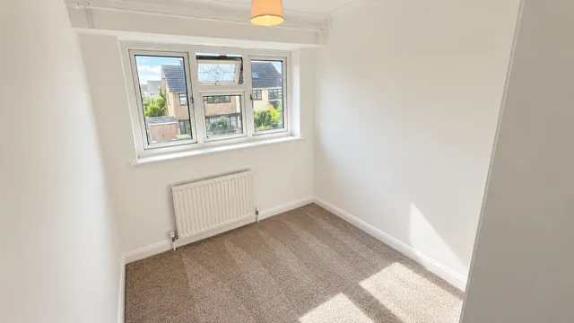 Hampshire Road, RM11, photo 11