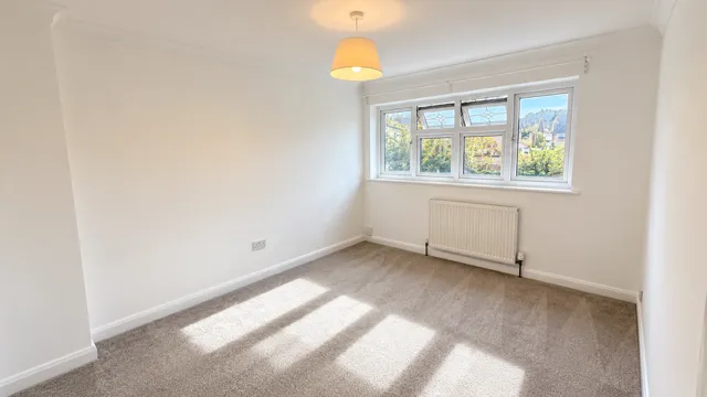 Hampshire Road, RM11, photo 7