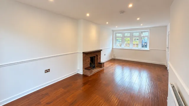 Hampshire Road, RM11, photo 3