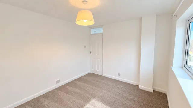 Hampshire Road, RM11, photo 10