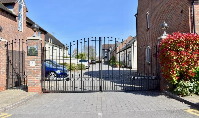 Parkers Lane, Ashtead, KT21, photo 12
