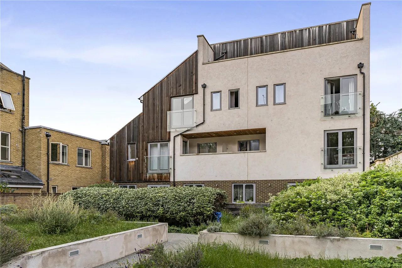 Mile End Road, London, E1, photo 24