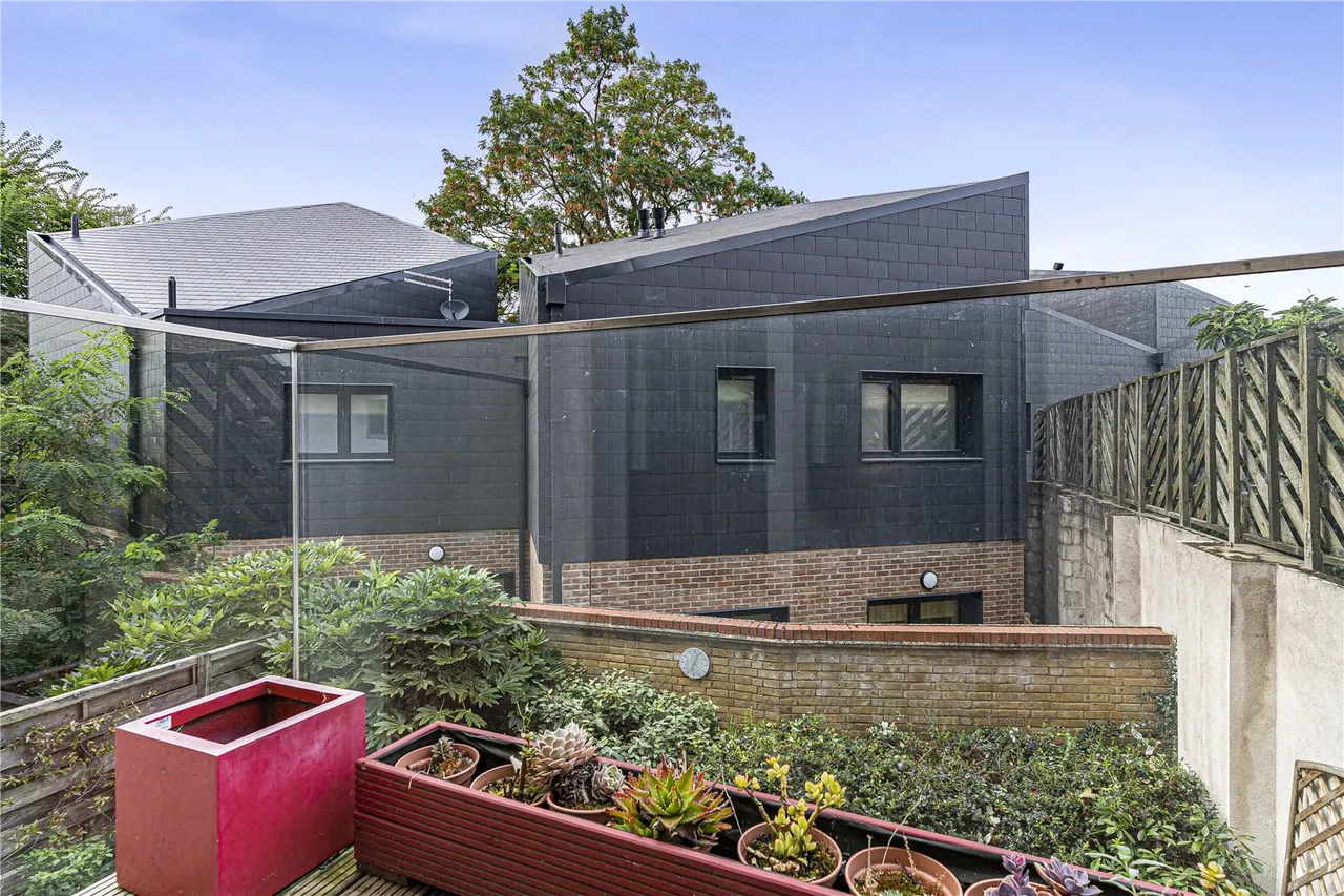 Mile End Road, London, E1, photo 23