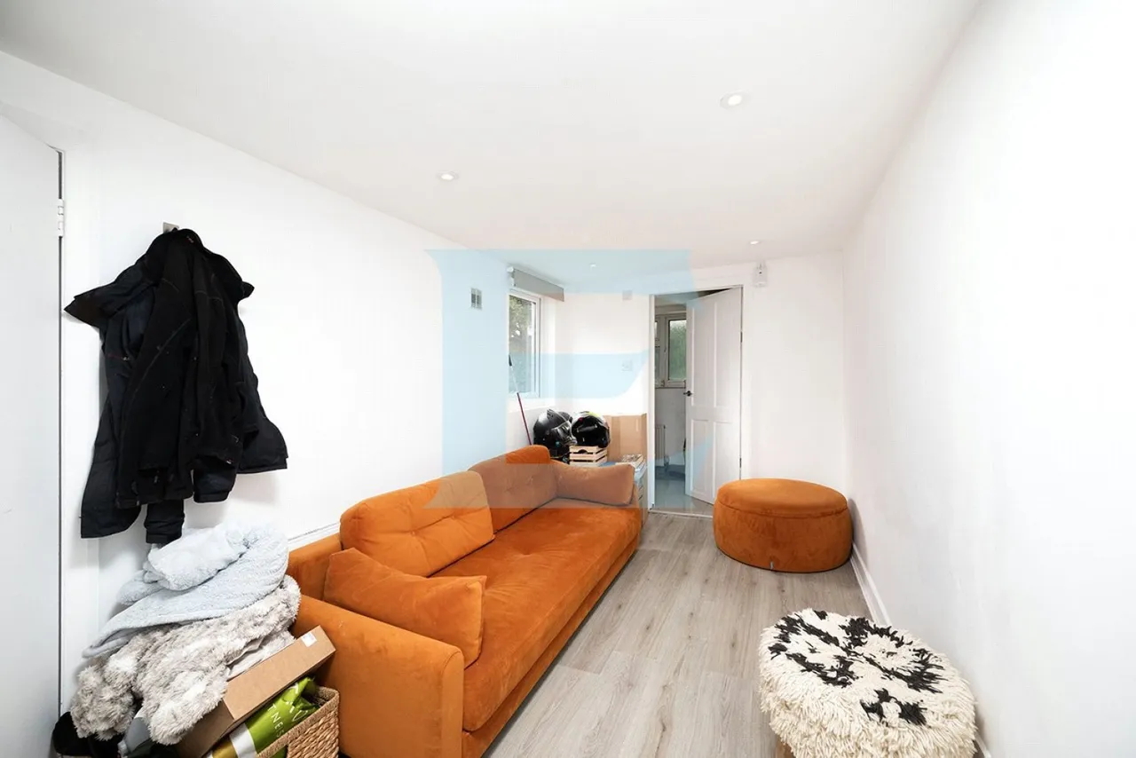 Tithe Close, Mill Hill, NW7, photo 8