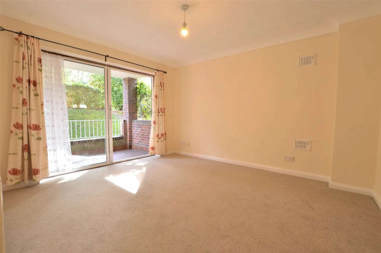 1 bed flat to rent — Waterslade, Surrey, Elm Road, RH1 6AS