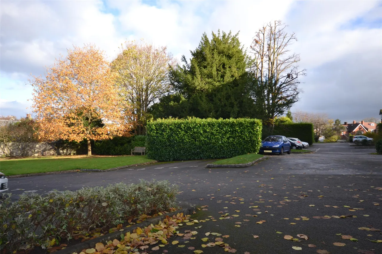 Waterslade, Surrey, Elm Road, RH1 6AS, photo 9