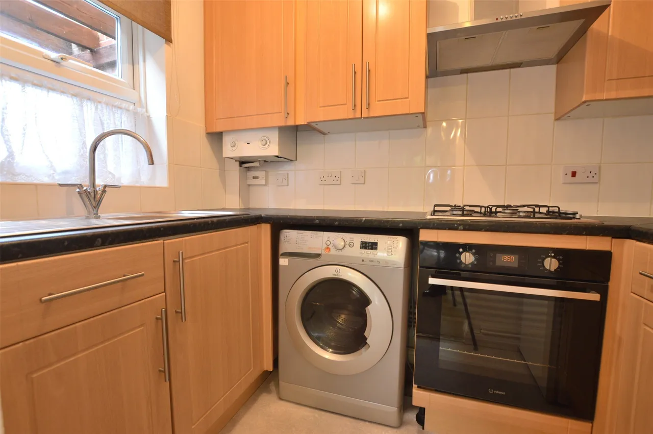 Waterslade, Surrey, Elm Road, RH1 6AS, photo 2