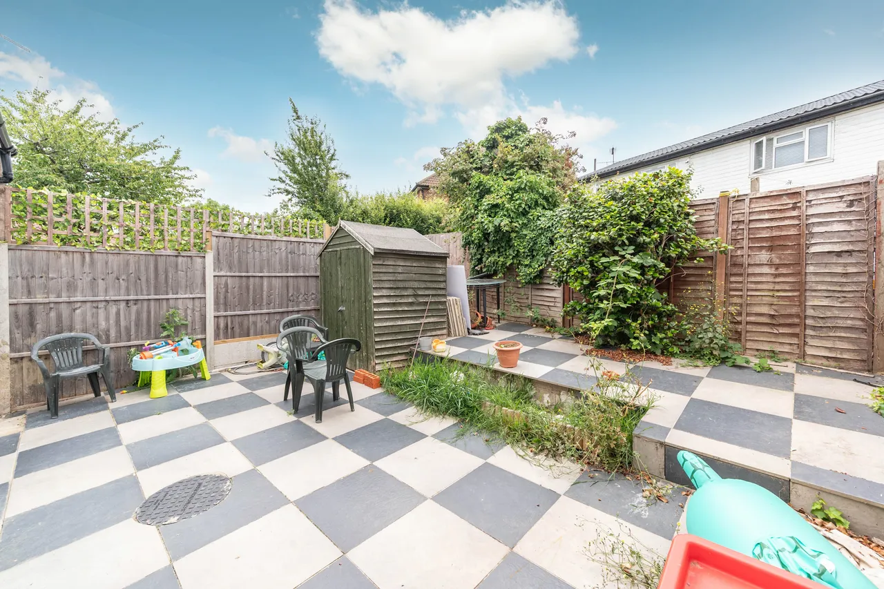 Northolt, UB5, photo 16