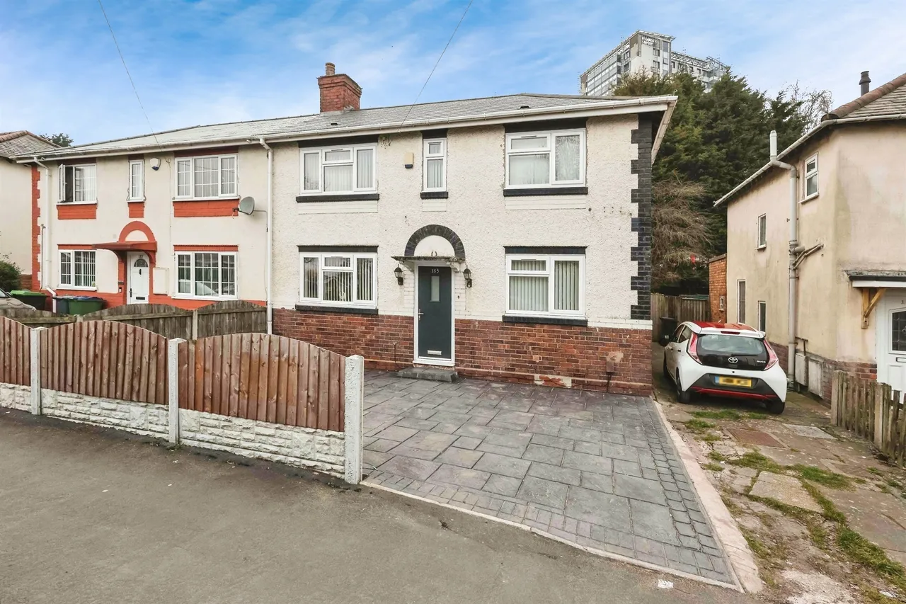 3 bed house for sale — Newbury Lane, Oldbury