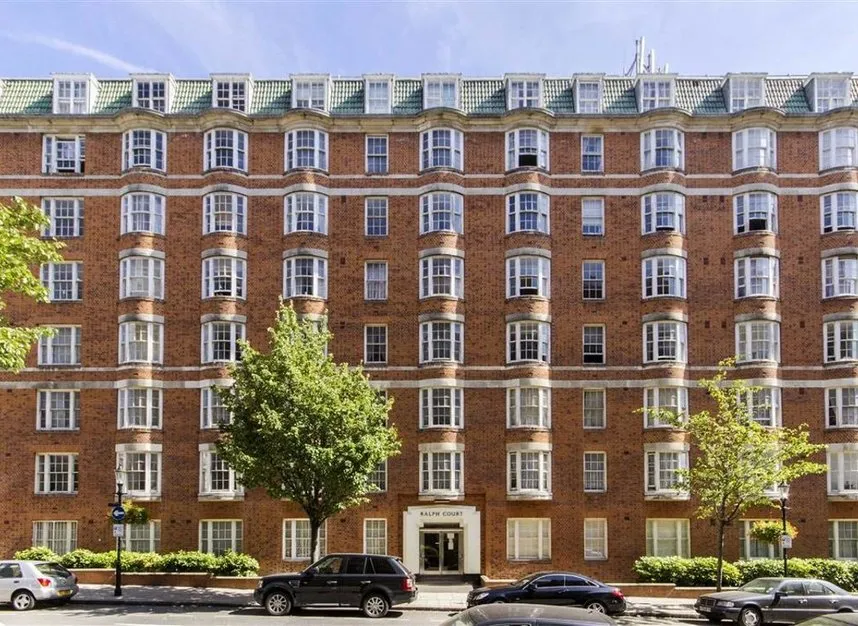 3 bed flat to rent, Queensway, Bayswater, W2