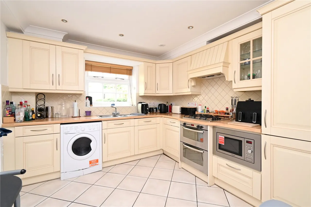 Millennium Court, Basingstoke, Hampshire, RG21, photo 6