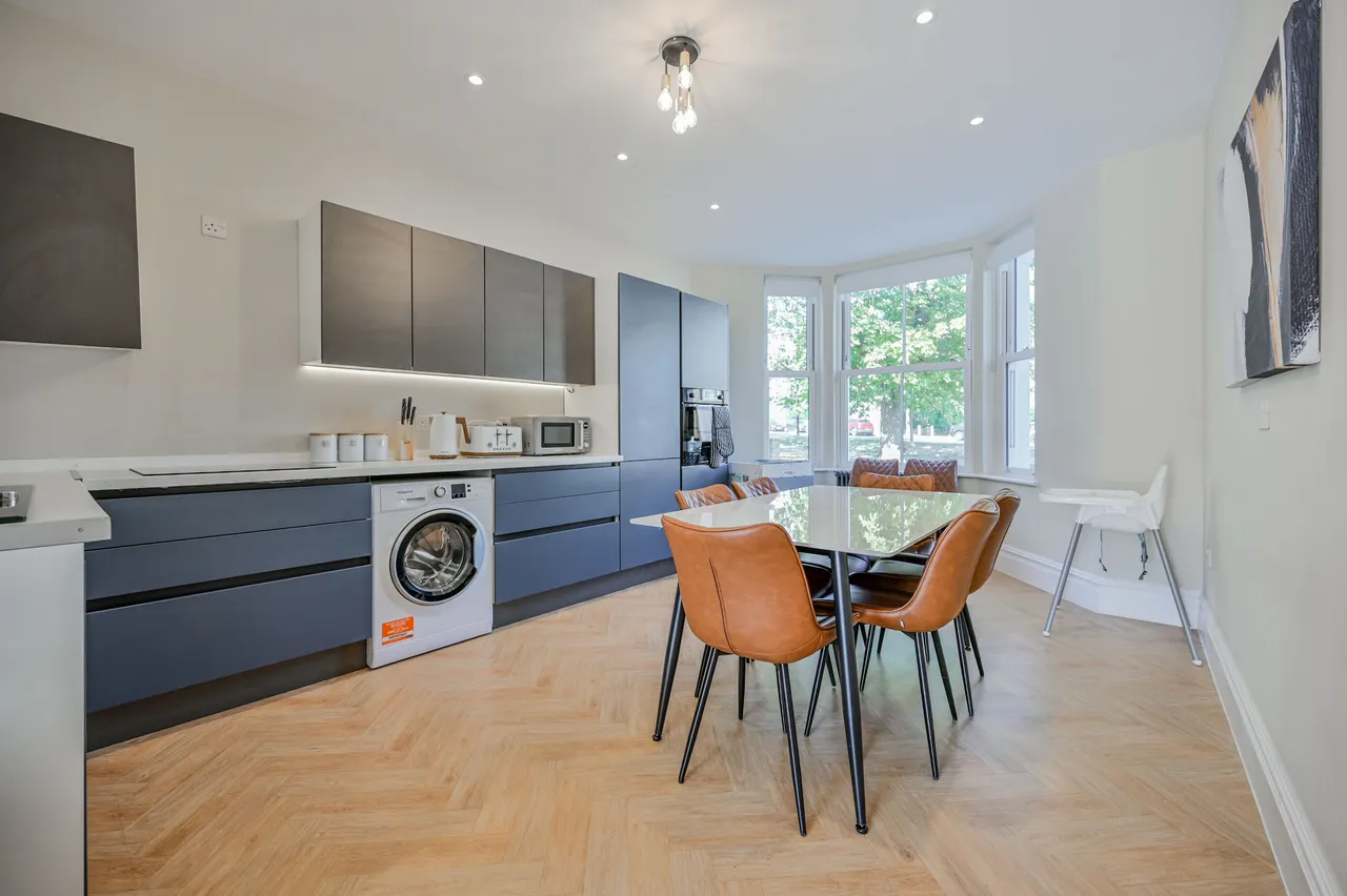 4b Stuart Crescent, London, photo 10