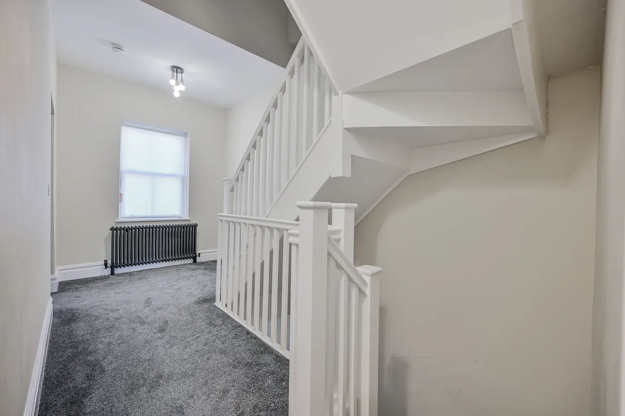 4b Stuart Crescent, London, photo 6