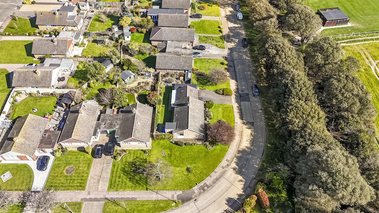 Fernhurst Drive, Goring-By-Sea, Worthing, photo 19