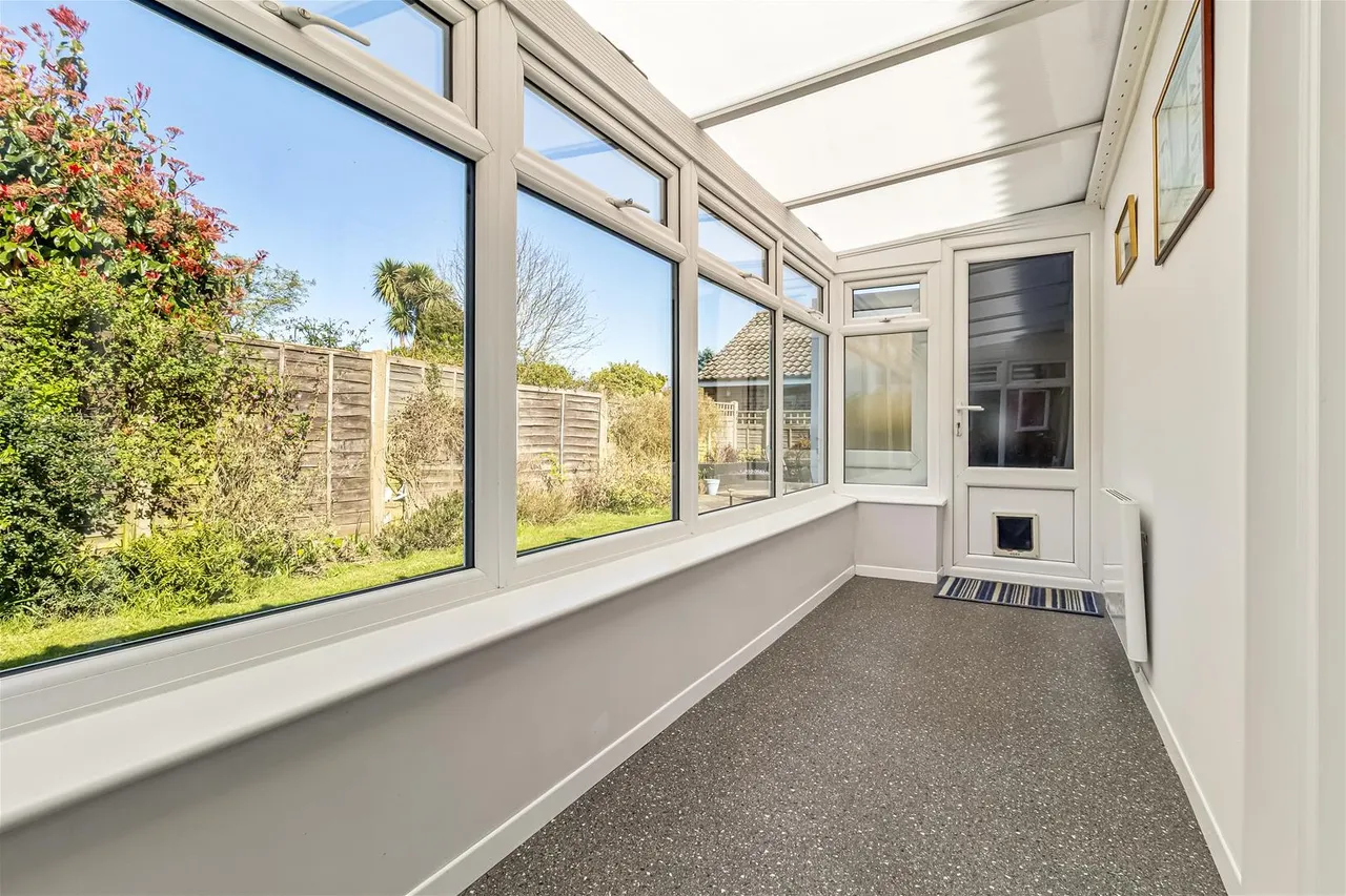 Fernhurst Drive, Goring-By-Sea, Worthing, photo 14