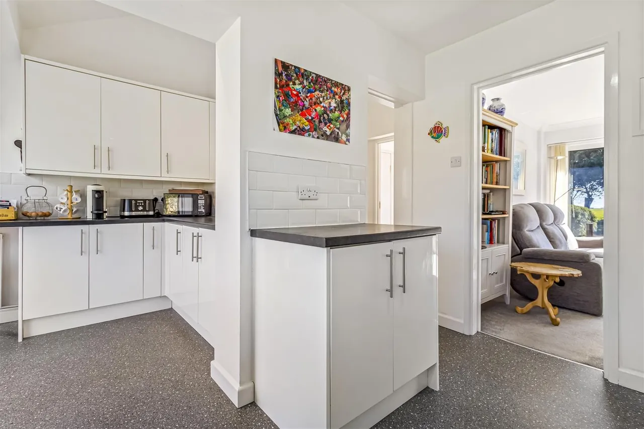 Fernhurst Drive, Goring-By-Sea, Worthing, photo 24