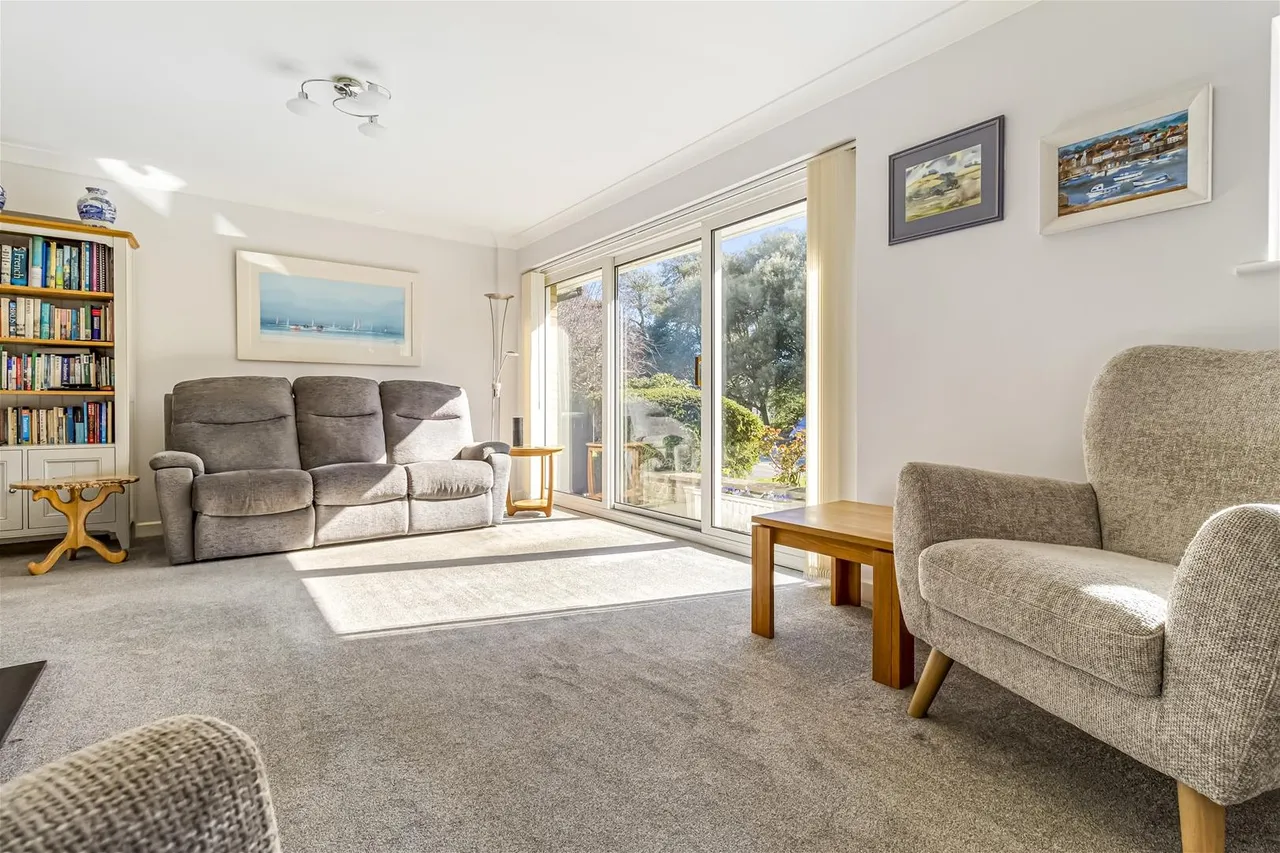 Fernhurst Drive, Goring-By-Sea, Worthing, photo 3