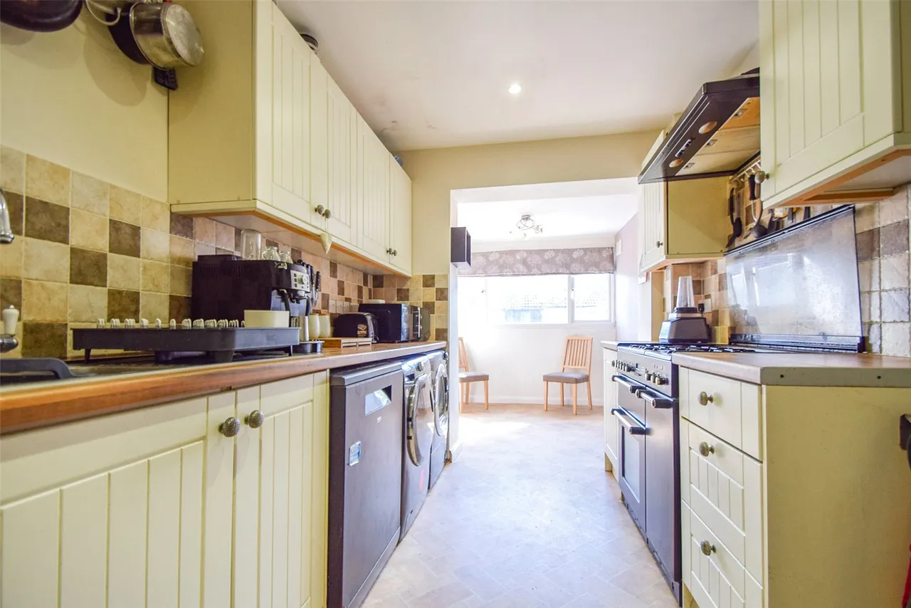 Whitley Road, Yateley, Hampshire, GU46 6DQ, photo 2