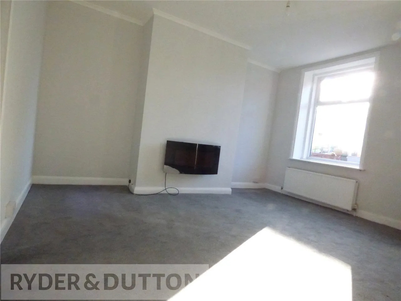 Huddersfield Road, Newhey, OL16, photo 3