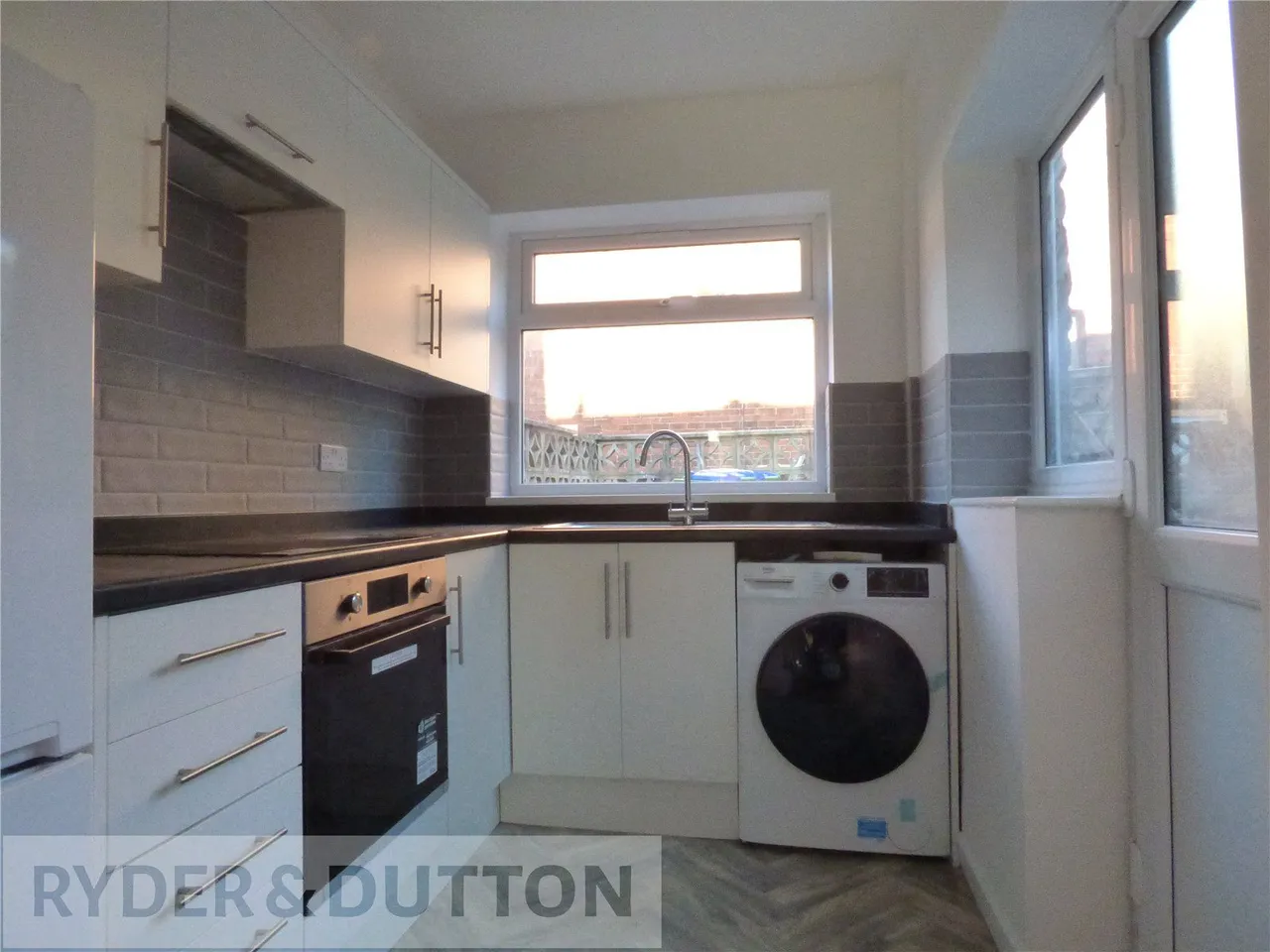 Huddersfield Road, Newhey, OL16, photo 4