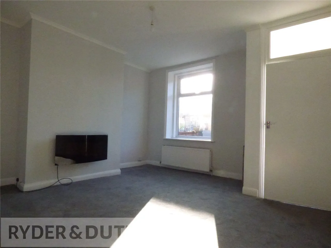 Huddersfield Road, Newhey, OL16, photo 2
