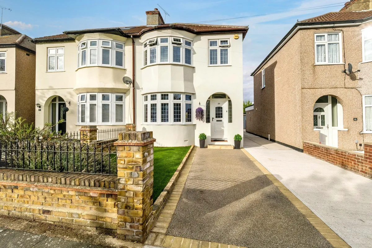 3 bed house for sale, Hornchurch, RM11