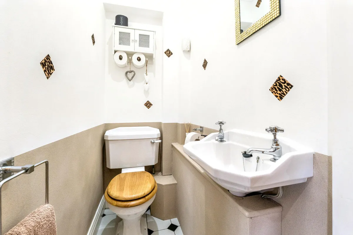 Hornchurch, RM11, photo 13