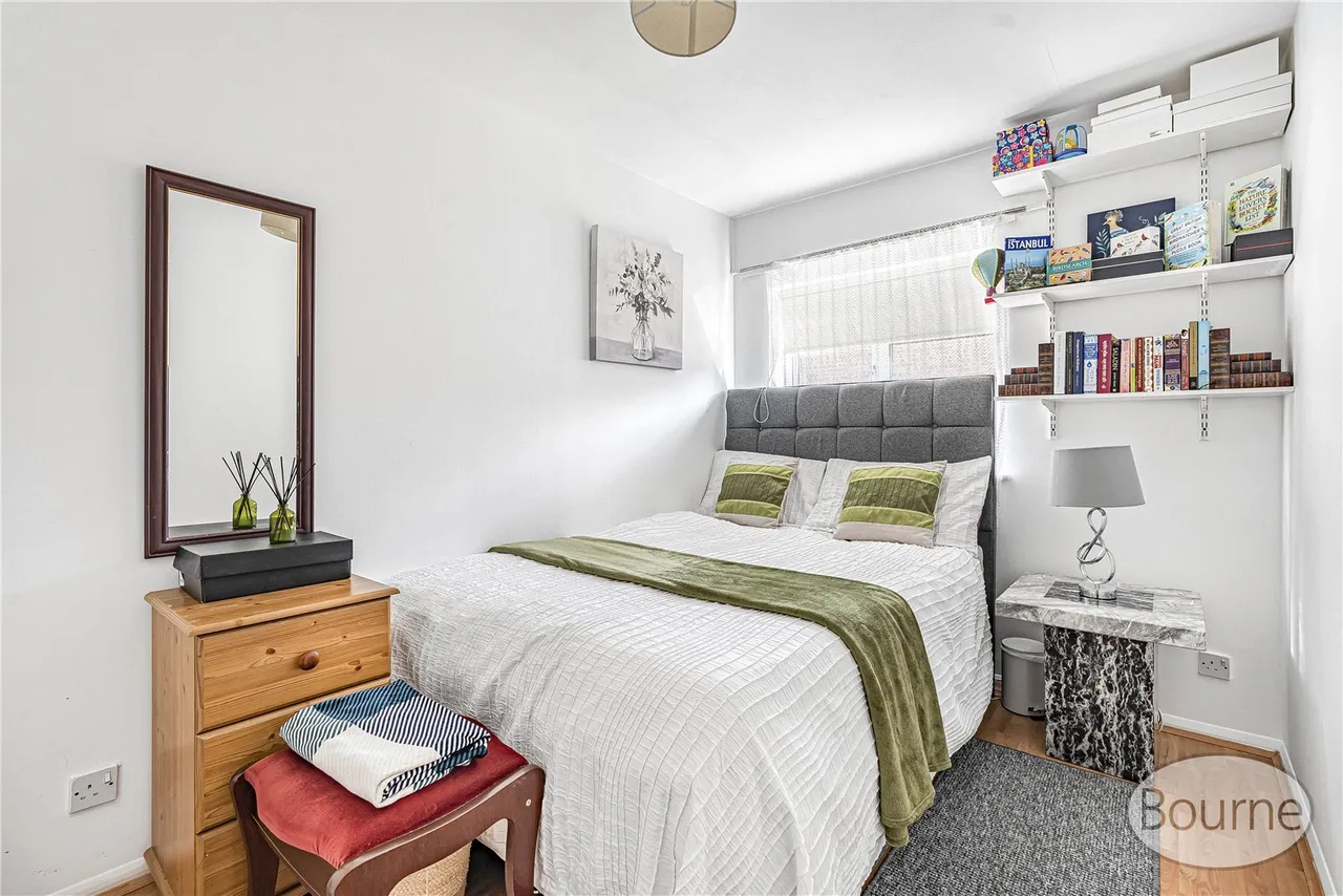 Swallow Rise, Knaphill, GU21, photo 16