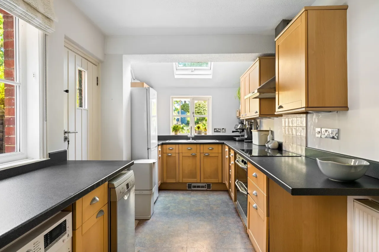 Handcross Road, Staplefield, RH17, photo 4