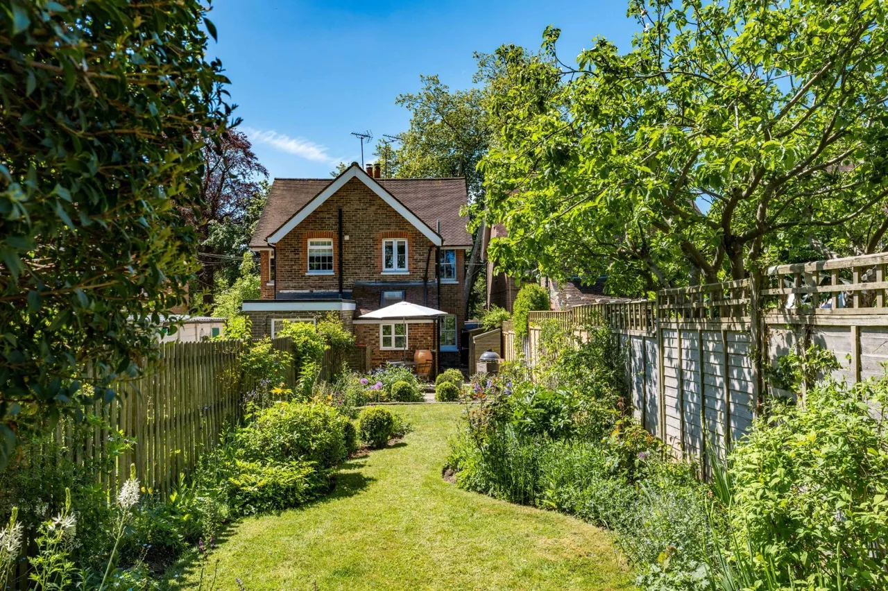 Handcross Road, Staplefield, RH17, photo 7
