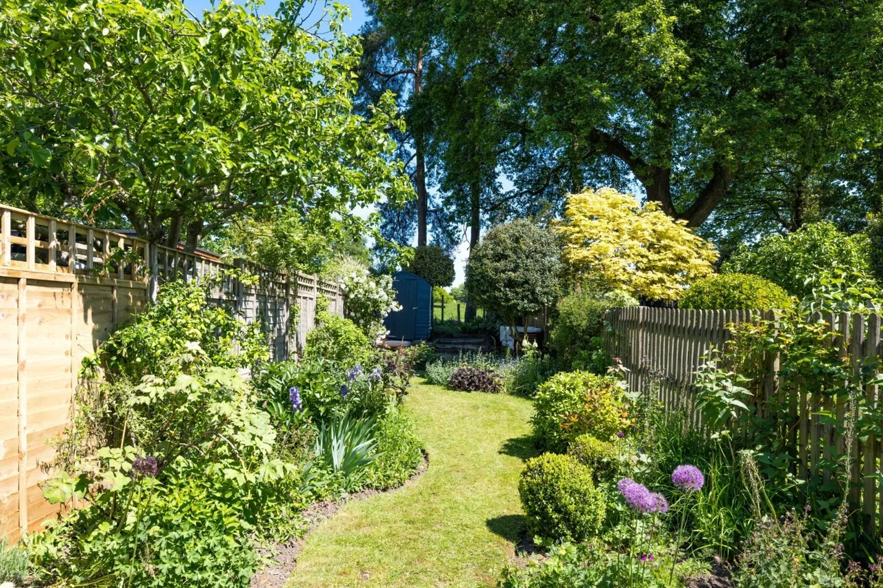 Handcross Road, Staplefield, RH17, photo 13