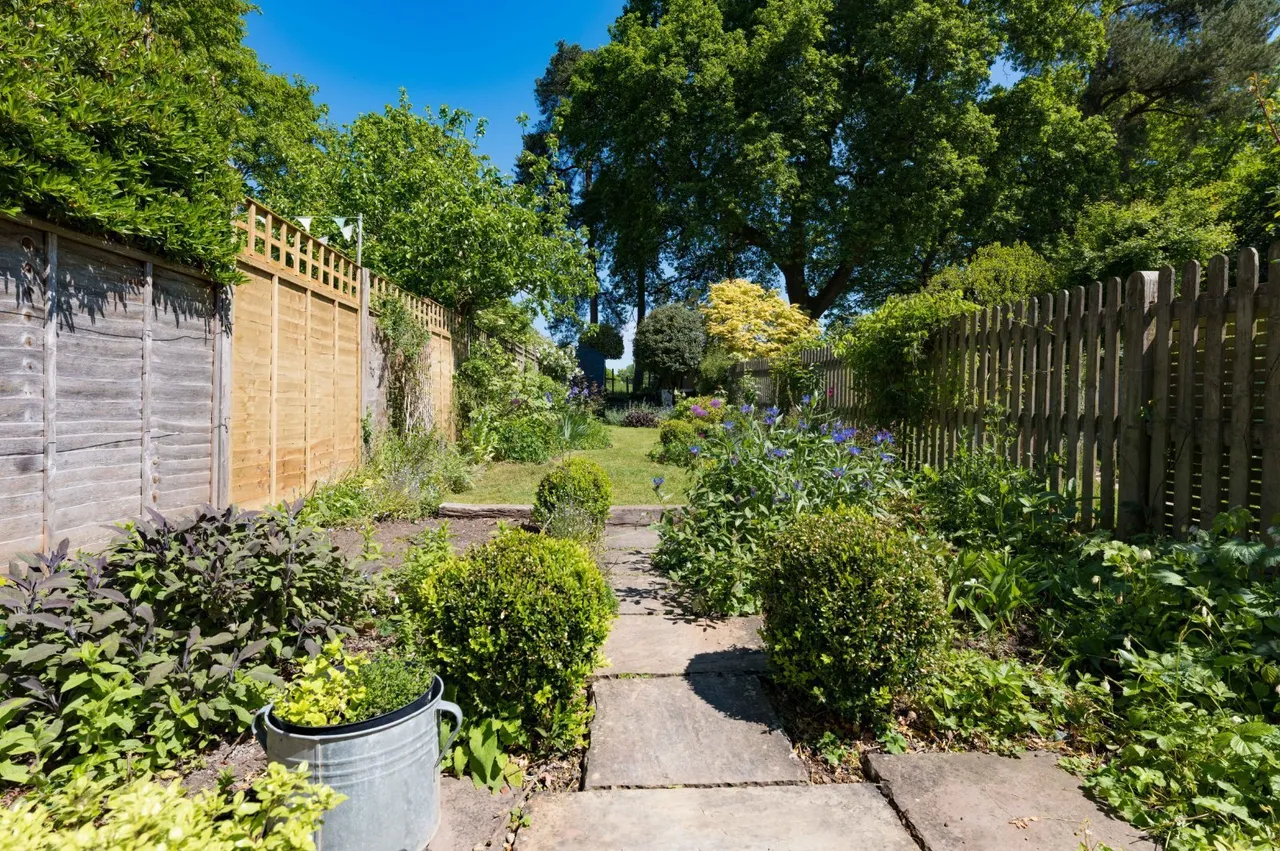 Handcross Road, Staplefield, RH17, photo 14