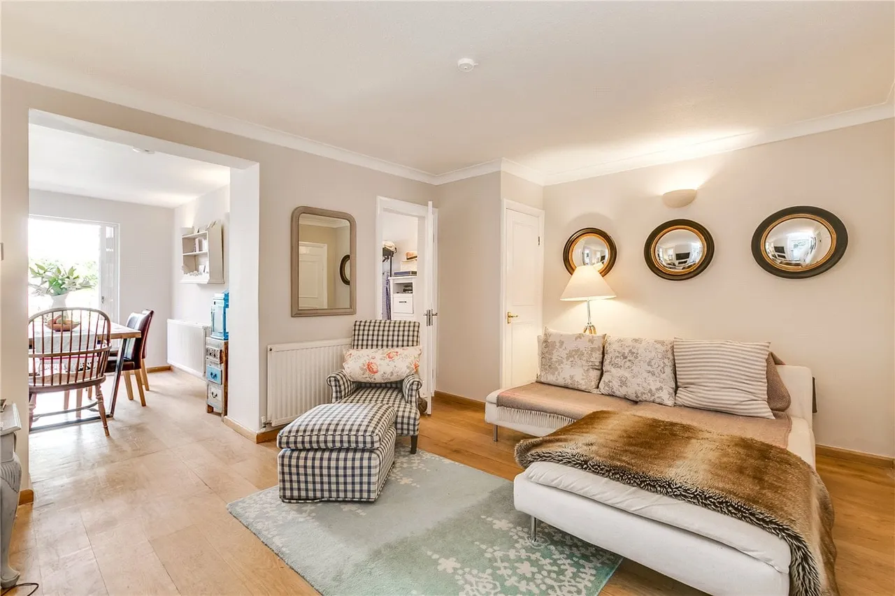 2 bed flat for sale, Lanfrey Place, London, W14