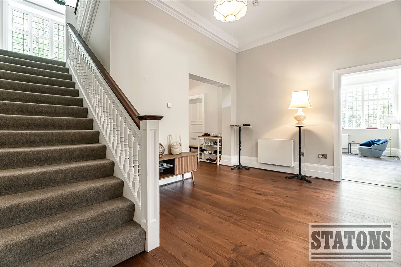Totteridge Lane, Totteridge, London, N20 8NS, photo 10